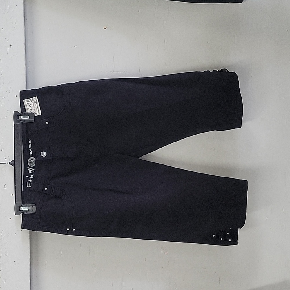 NWT capri pants